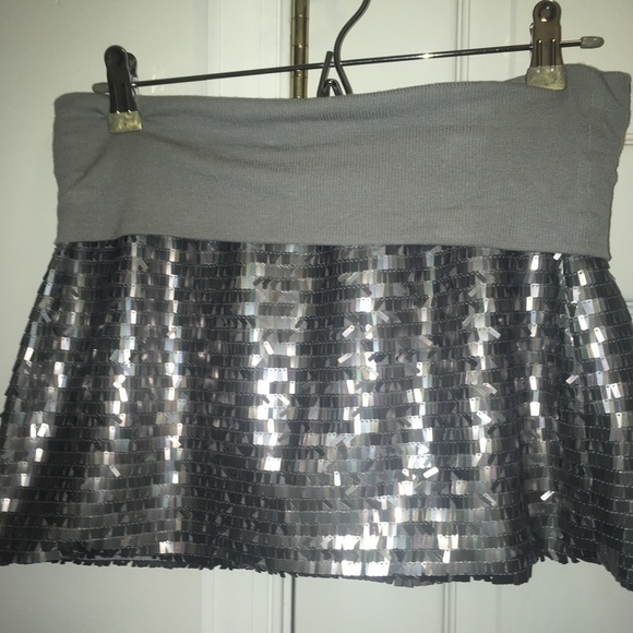 Matte sequins Bebe skirt small - Picture 1 of 3